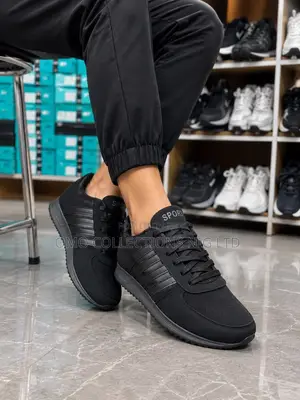 Classic Adidas Men’s Black and White Sneakers– Stylish and Comfortable