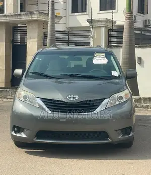 Toyota Sienna LE 8 Passenger 2012 Green