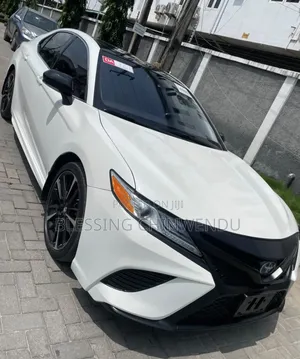 Toyota Camry XSE (2.5L 4cyl 8A) 2019 White