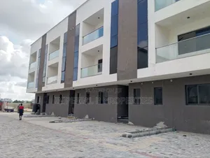 4bdrm Townhouse/Terrace in Kingswood Estate, Lekki Phase 1 for sale
