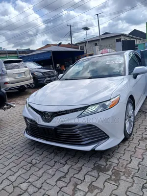 Toyota Camry XSE FWD (2.5L 4cyl 8AM) 2018 White