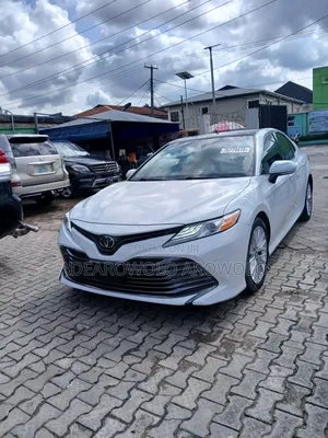 Toyota Camry XSE FWD (2.5L 4cyl 8AM) 2018 White