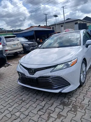 Toyota Camry XSE FWD (2.5L 4cyl 8AM) 2018 White