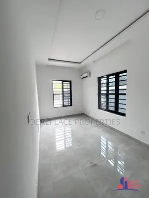3bdrm Apartment in Lekki Phase 1 for rent