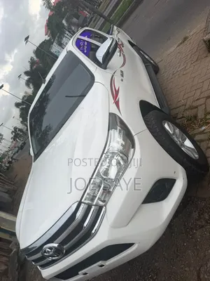 Toyota Hilux 2022 White