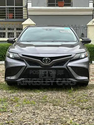 Toyota Camry SE 2022 Gray