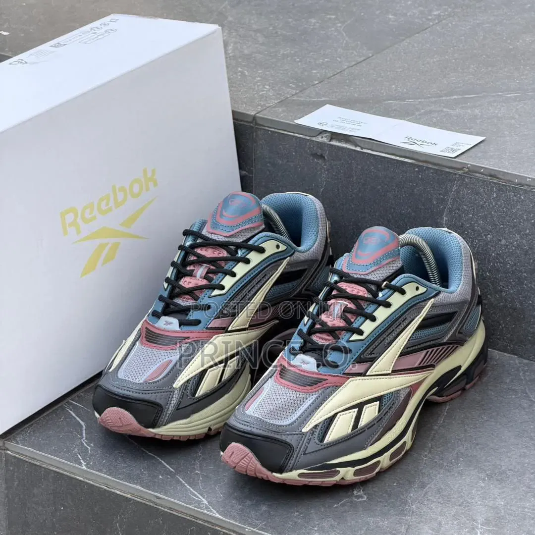 Reebok Road Ultra Sneakers