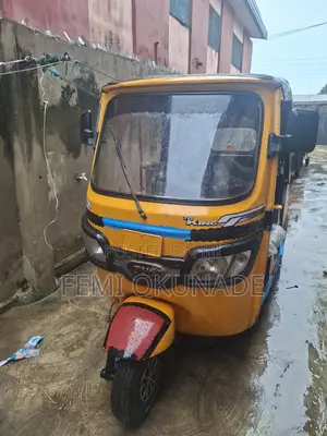 TVS King Deluxe Plus iTouch Start 2021 Yellow