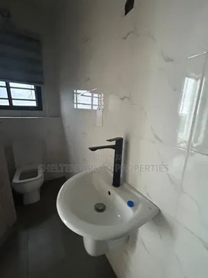 3bdrm Apartment in Lekki Phase 1 for rent