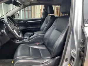 Toyota Highlander XLE 4x4 V6 (3.5L 6cyl 8A) 2018 Gray