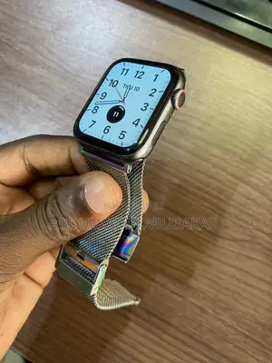 Apple Watch Series 5 44mm GPS + Cellular