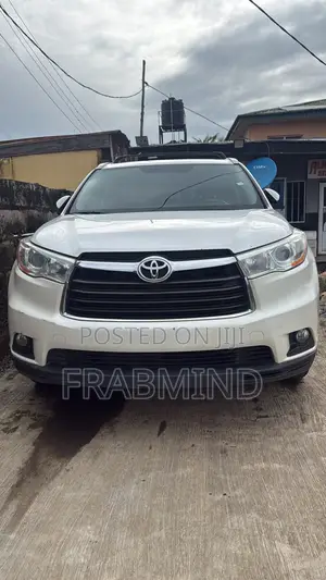 Toyota Highlander XLE V6 4x2 (3.5L 6cyl 6A) 2016 Off white