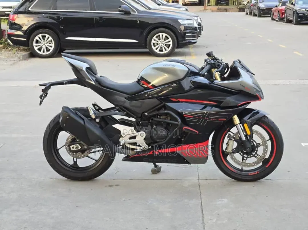 CFMoto 400NK 2023