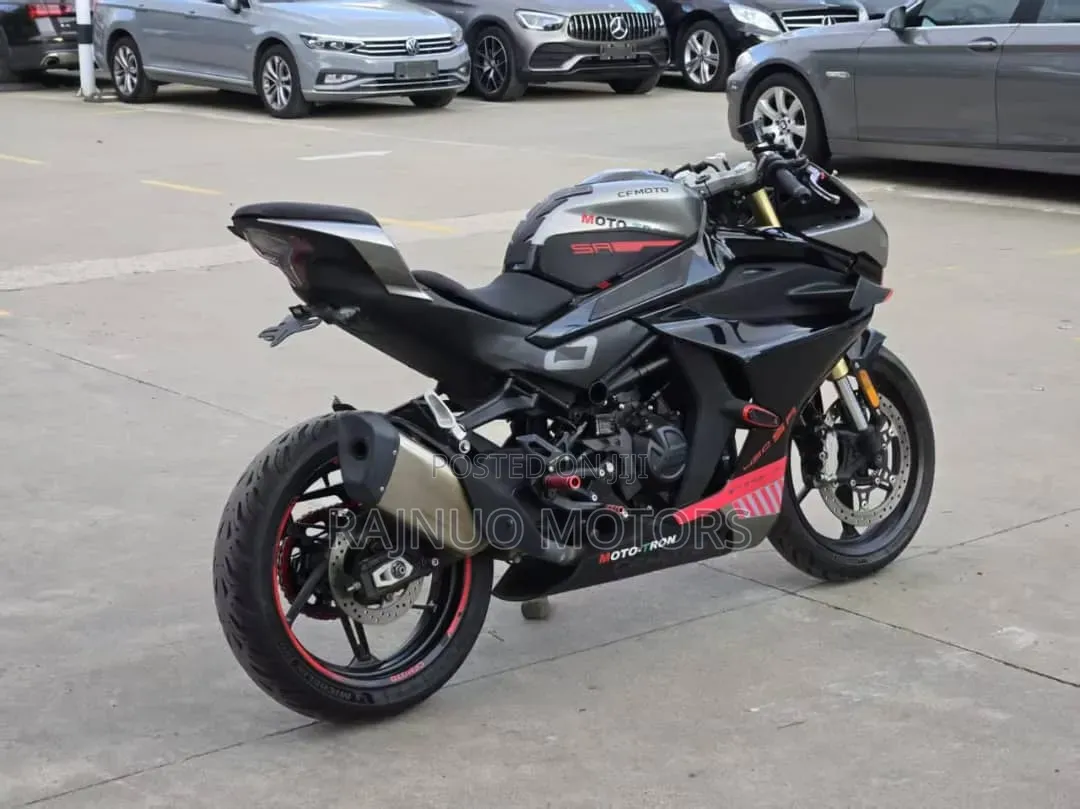 CFMoto 400NK 2023