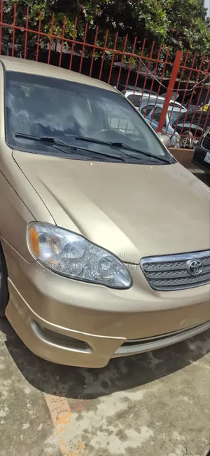 Toyota Corolla LE 2005 Gold