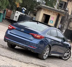 Hyundai Sonata Sport 2.0T Sedan FWD (2.0L 4cyl 6A) 2016 Blue