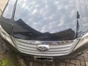 Toyota Avalon Limited Sedan FWD (3.5L 6cyl 6A) 2012 Black