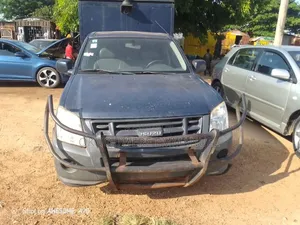 Isuzu LB 2002 Black