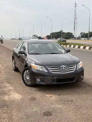Toyota Camry LE 4dr Sedan (2.5L 4cyl 6AM) 2010 Gray
