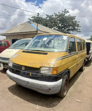 Volkswagen Transporter 2005 Yellow