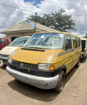 Volkswagen Transporter 2005 Yellow