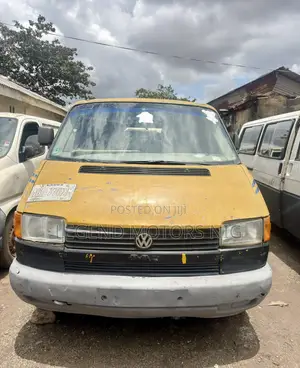 Volkswagen Transporter 2005 Yellow