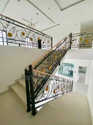 5bdrm Duplex in Chevron for sale
