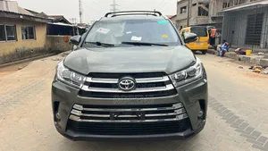 Toyota Highlander XLE V6 4x4 (3.5L 6cyl 6A) 2016 Gray