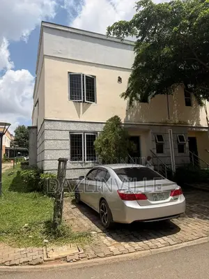 4bdrm Duplex in Brains And Hammers, Life Camp for sale