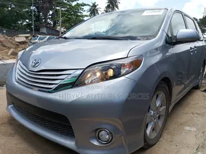 Toyota Sienna 2012 Silver