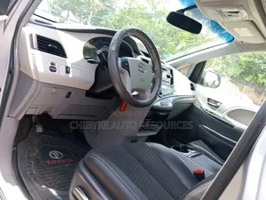 Toyota Sienna 2012 Silver