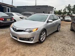 Toyota Camry SE V6 4dr Sedan (3.5L 6cyl 6A) 2013 Silver