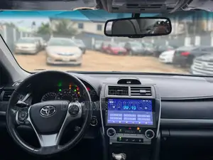 Toyota Camry SE V6 4dr Sedan (3.5L 6cyl 6A) 2013 Silver