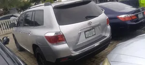 Toyota Highlander SE 2011 Silver