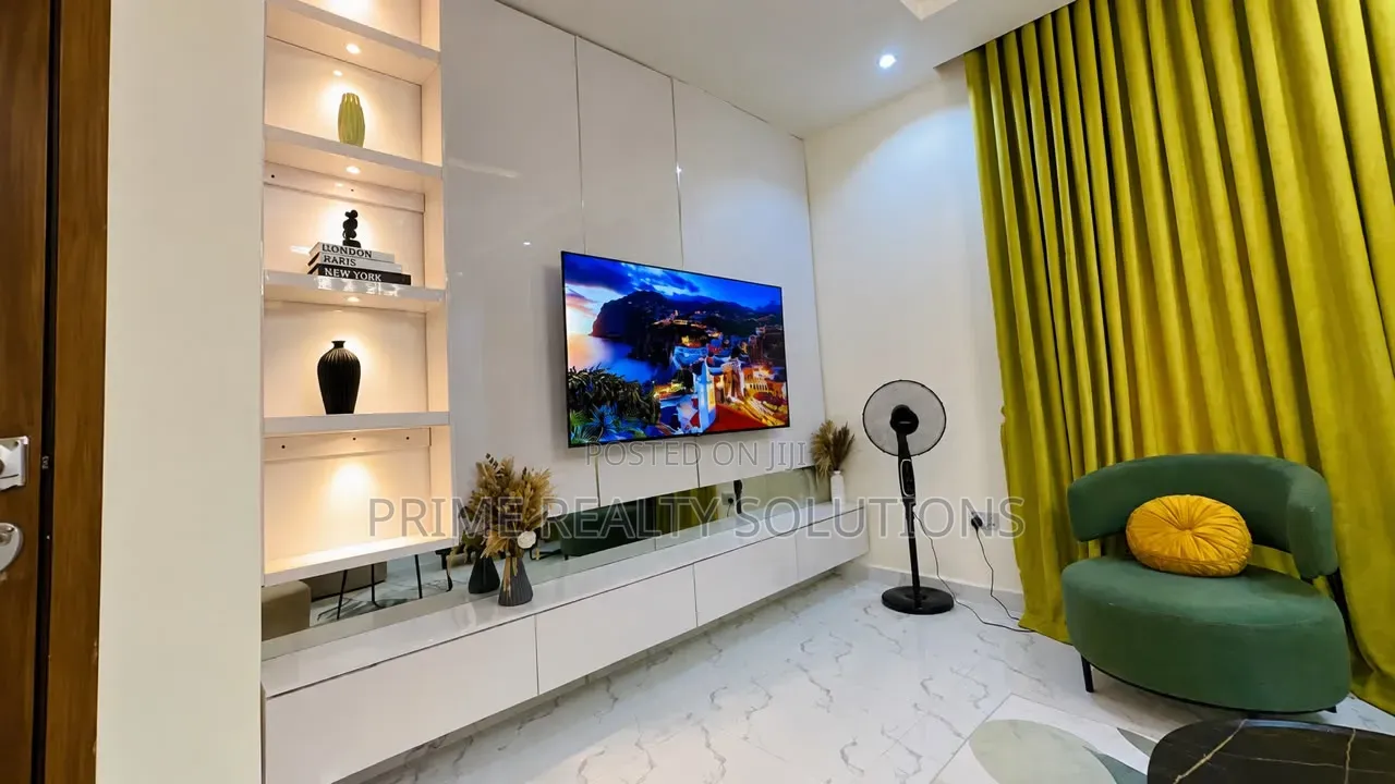 2 Bedroom Maisonette With Sea View