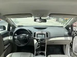 Toyota Venza V6 2010 Silver