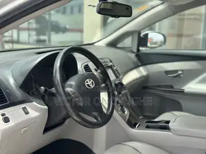 Toyota Venza V6 2010 Silver