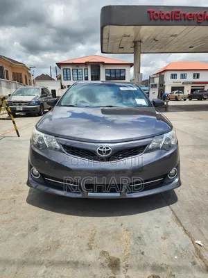 Toyota Camry SE 4dr Sedan (2.5L 4cyl 6A) 2013 Gray