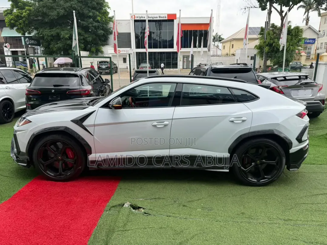 Lamborghini Urus Base 2019 White