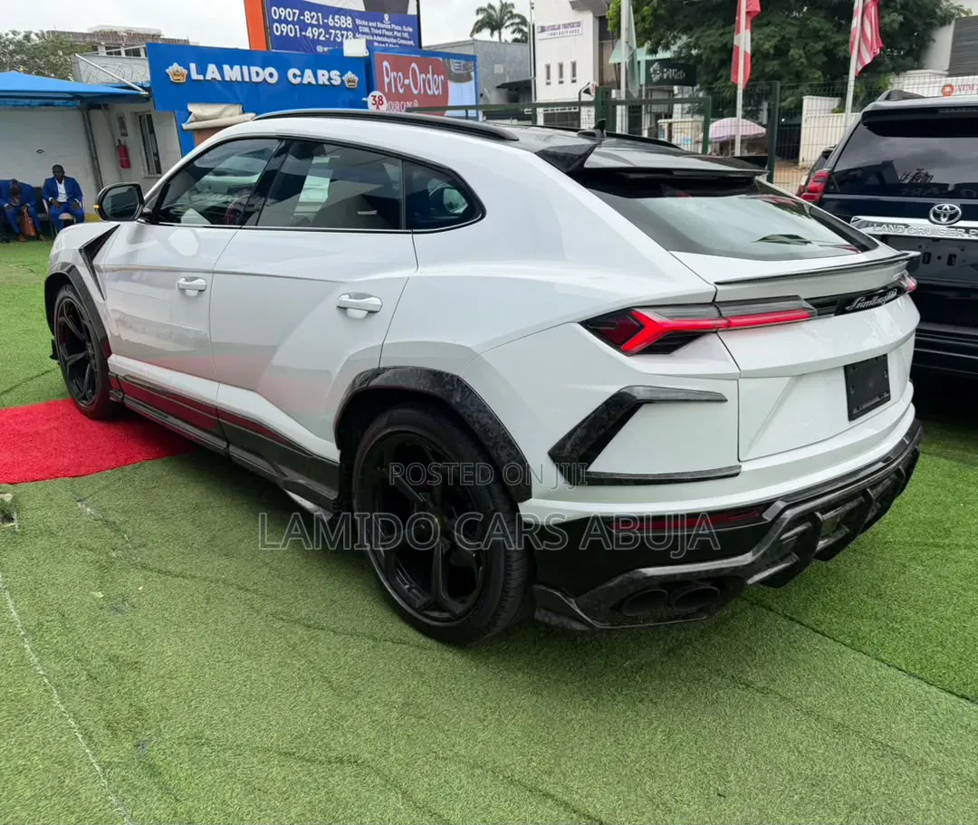 Lamborghini Urus Base 2019 White