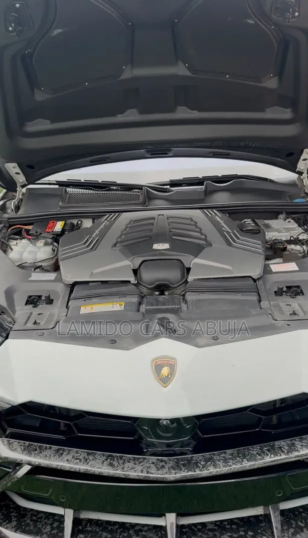 Lamborghini Urus Base 2019 White