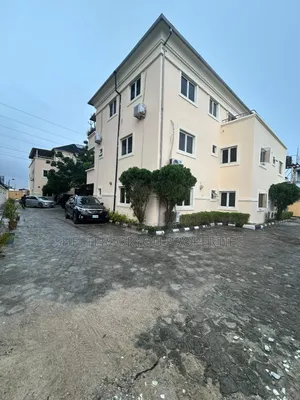 3bdrm Apartment in Lekki Phase 1 for rent