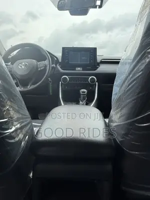Toyota RAV4 LE FWD 2019 Silver