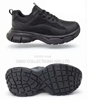 Luxurious Nike Men’s Black Chunky Sole Sneakers – Fully Boxed