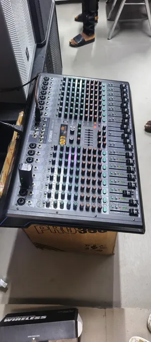 Yamaha Mixer Console