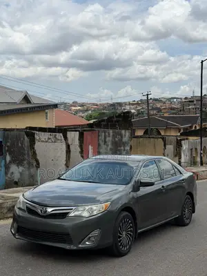 Toyota Camry XLE V6 4dr Sedan (3.5L 6cyl 6A) 2012 Gray