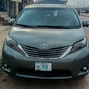Toyota Sienna SE 8 Passenger 2011 Green