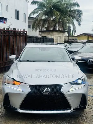 Lexus IS 300 AWD 2018 Gold