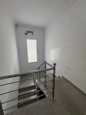 Shop to Rent in a Commercial Area Facing a Busy Road: