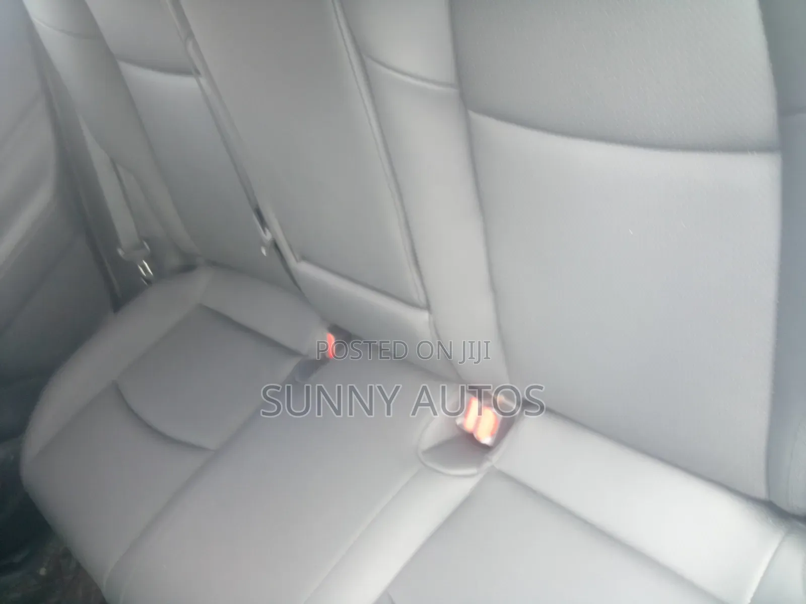 Toyota RAV4 XLE Premium 2021 White